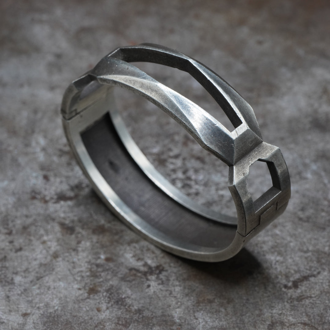 Links- [EmeraldCut, Bangle]