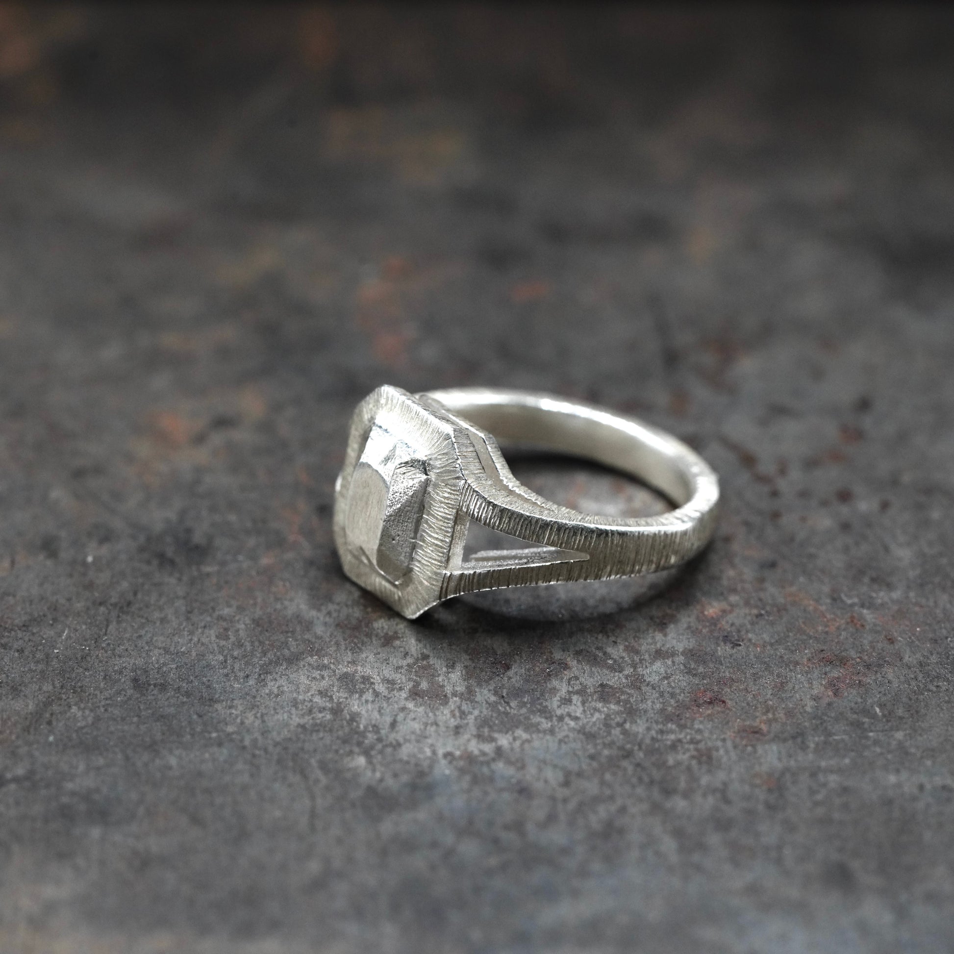 SilverDiamond - [EmeraldCut Ring]