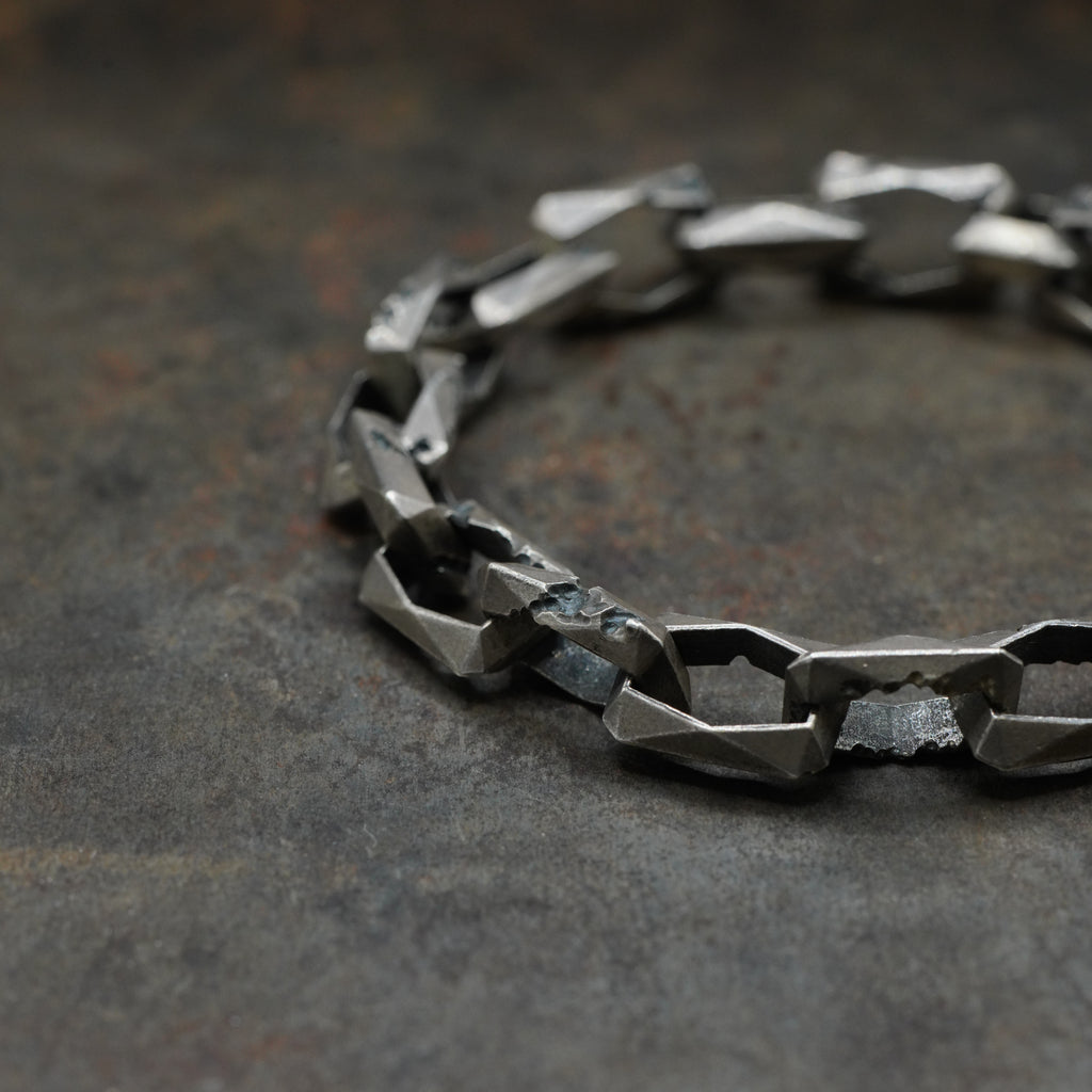 Destroyed - [Links, S-EmeraldCut, Bracelet]