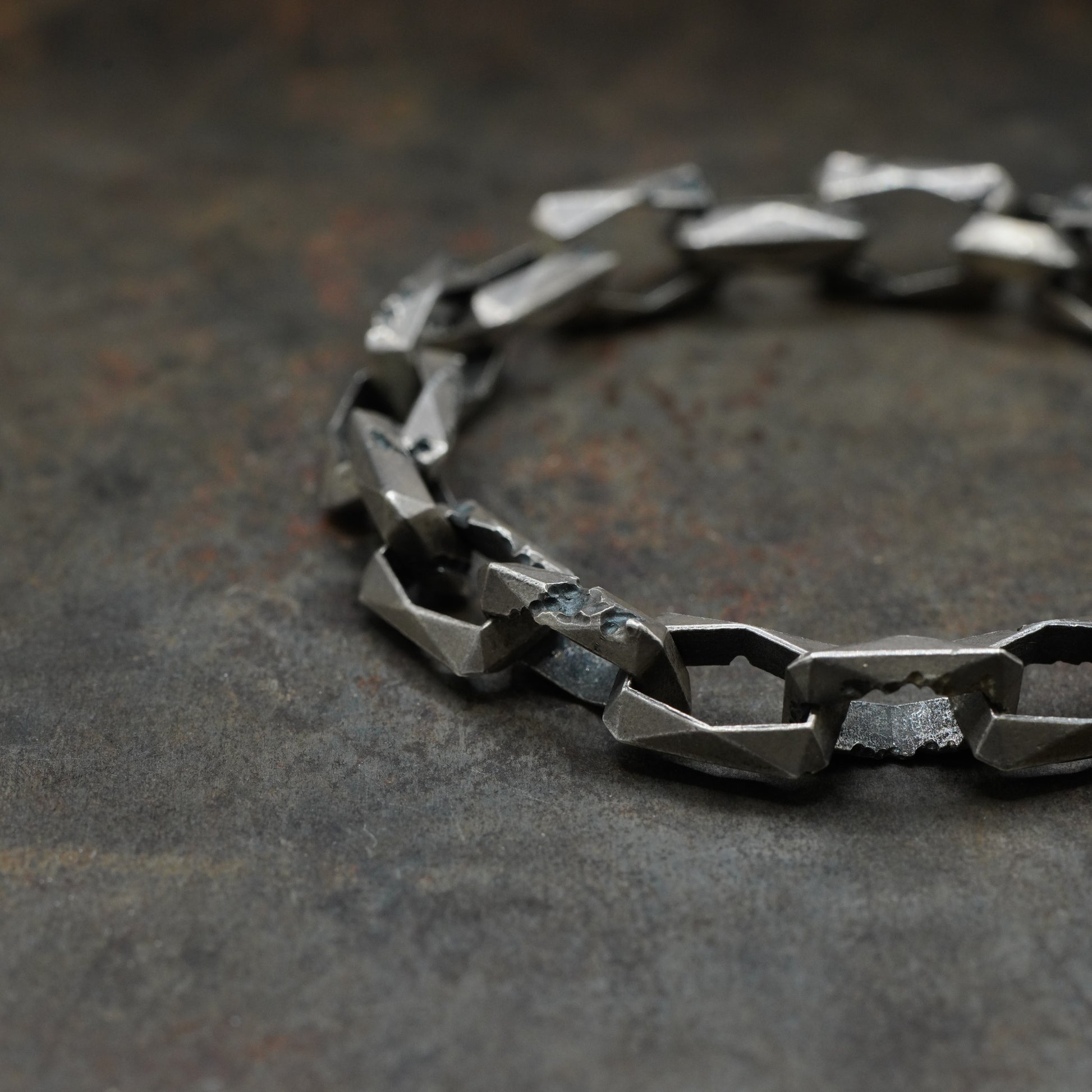 Destroyed - [Links, S-EmeraldCut, Bracelet]