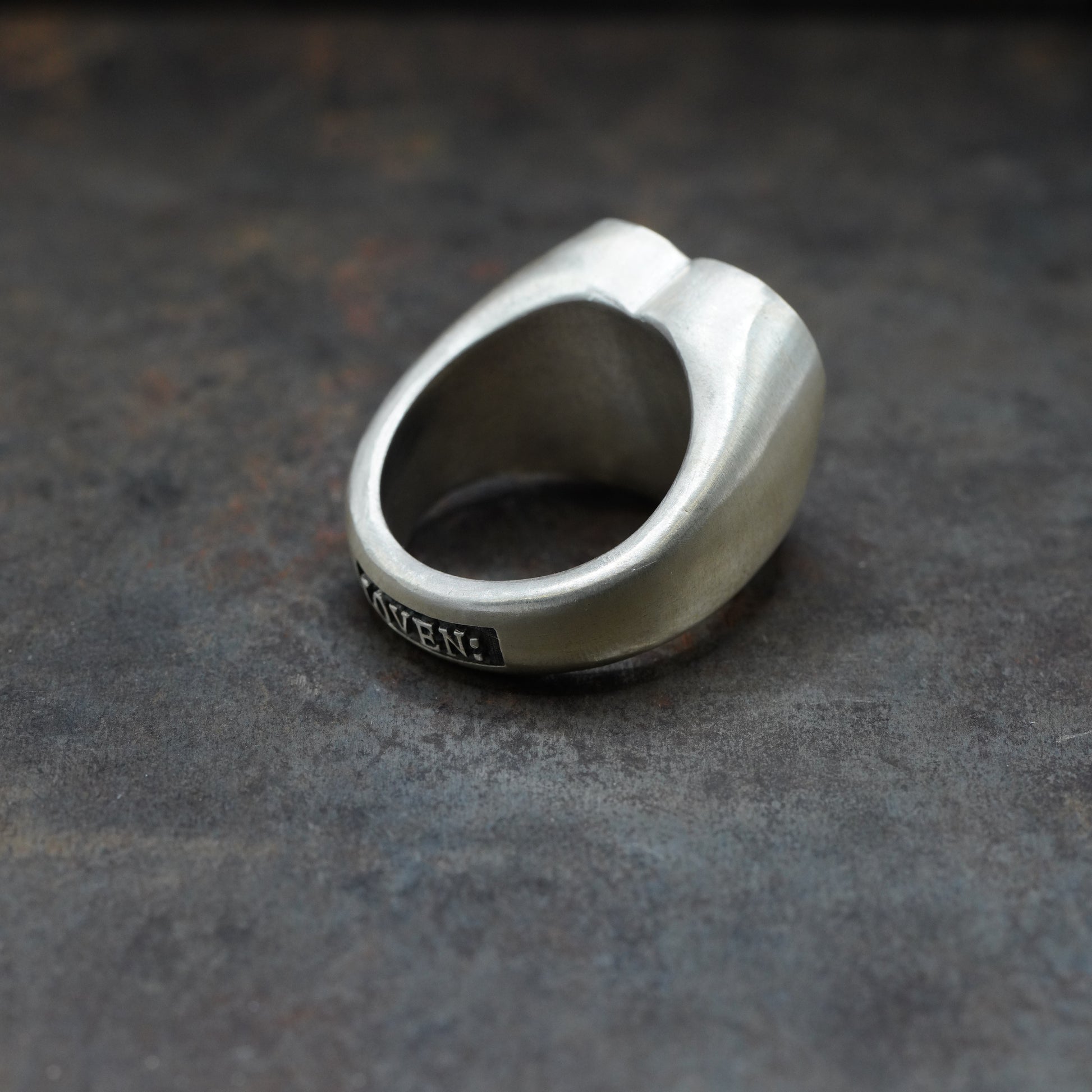 Signet RingII- [Ne-HT, SV , Ring]