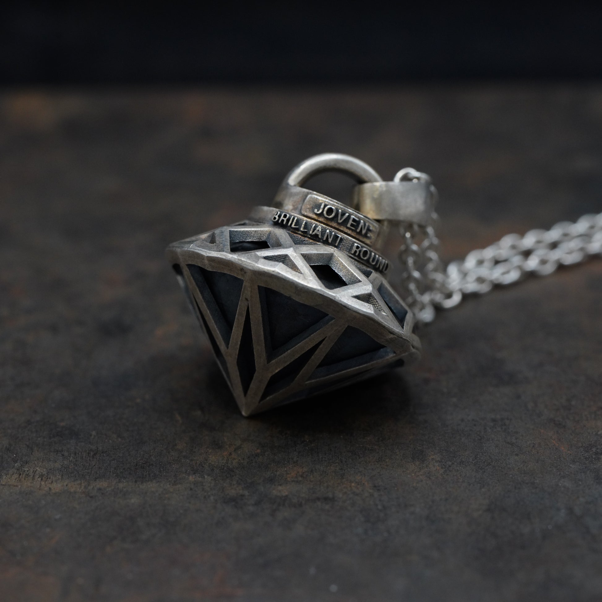 Core - [Rv-L-BR , SV, Necklace]