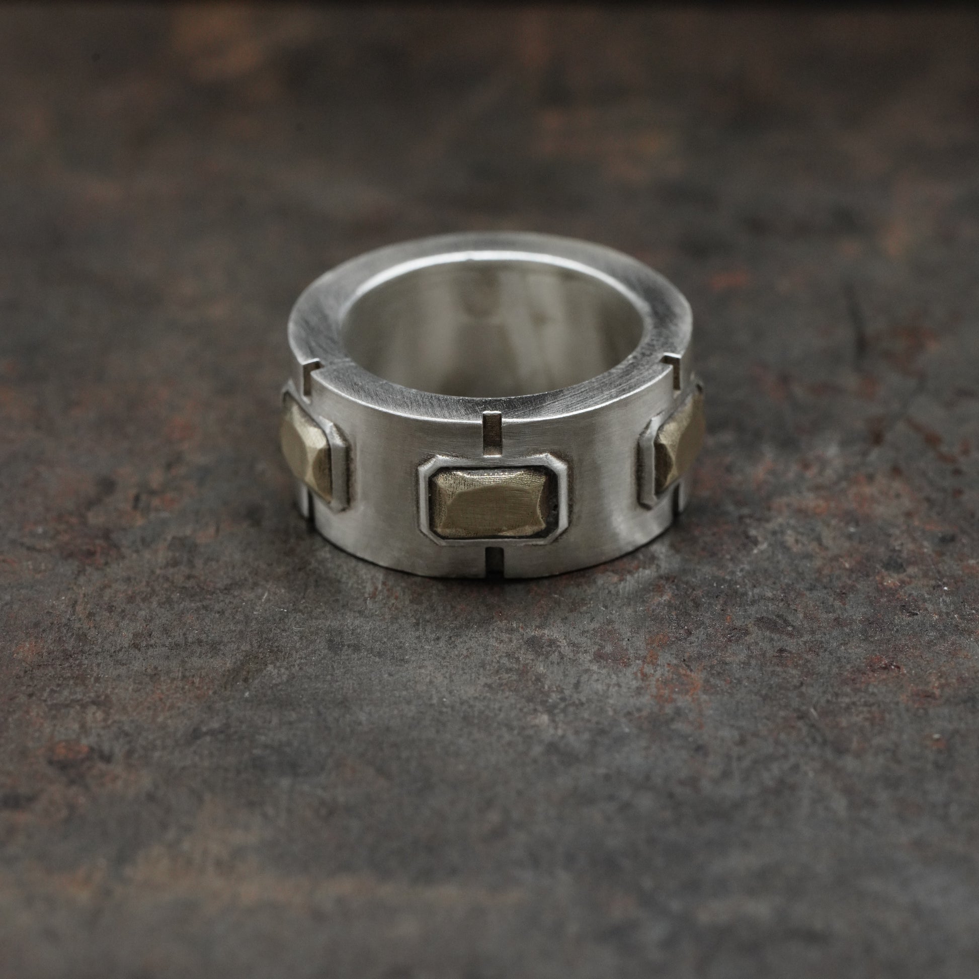 HvyBand - [Emerald, 3stone, BS, Ring]