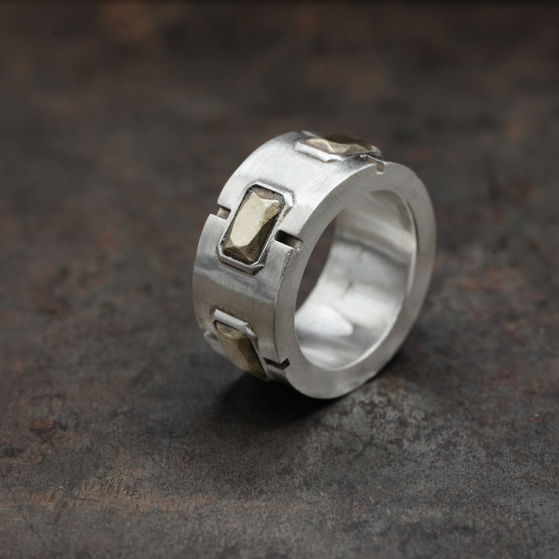 HvyBand - [Emerald, 3stone, BS, Ring]