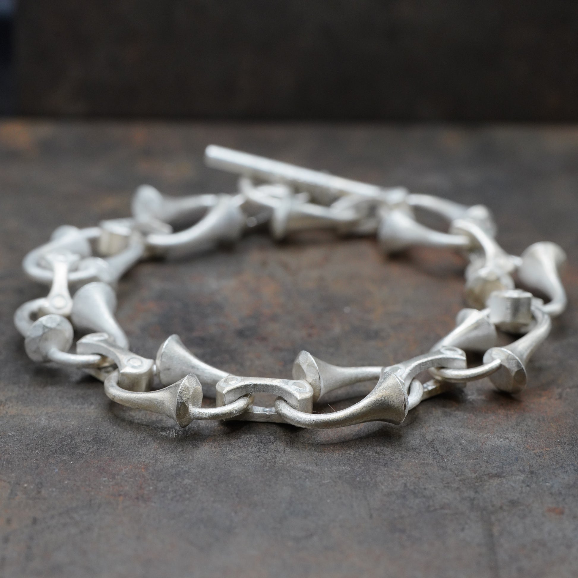 Tramo- [L-Logo, Bracelet]