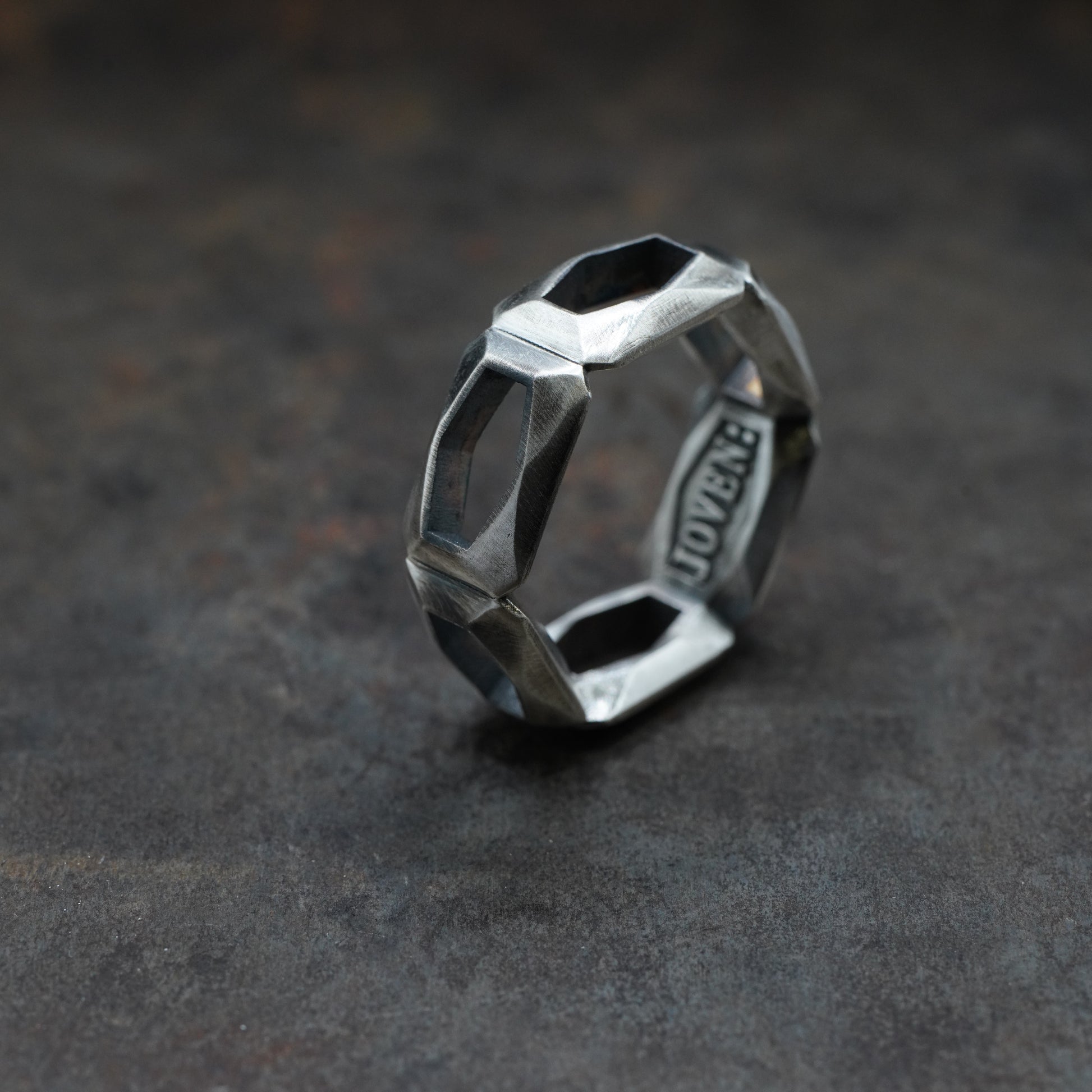 Links- [C-EmeraldCut, SV , Ring]