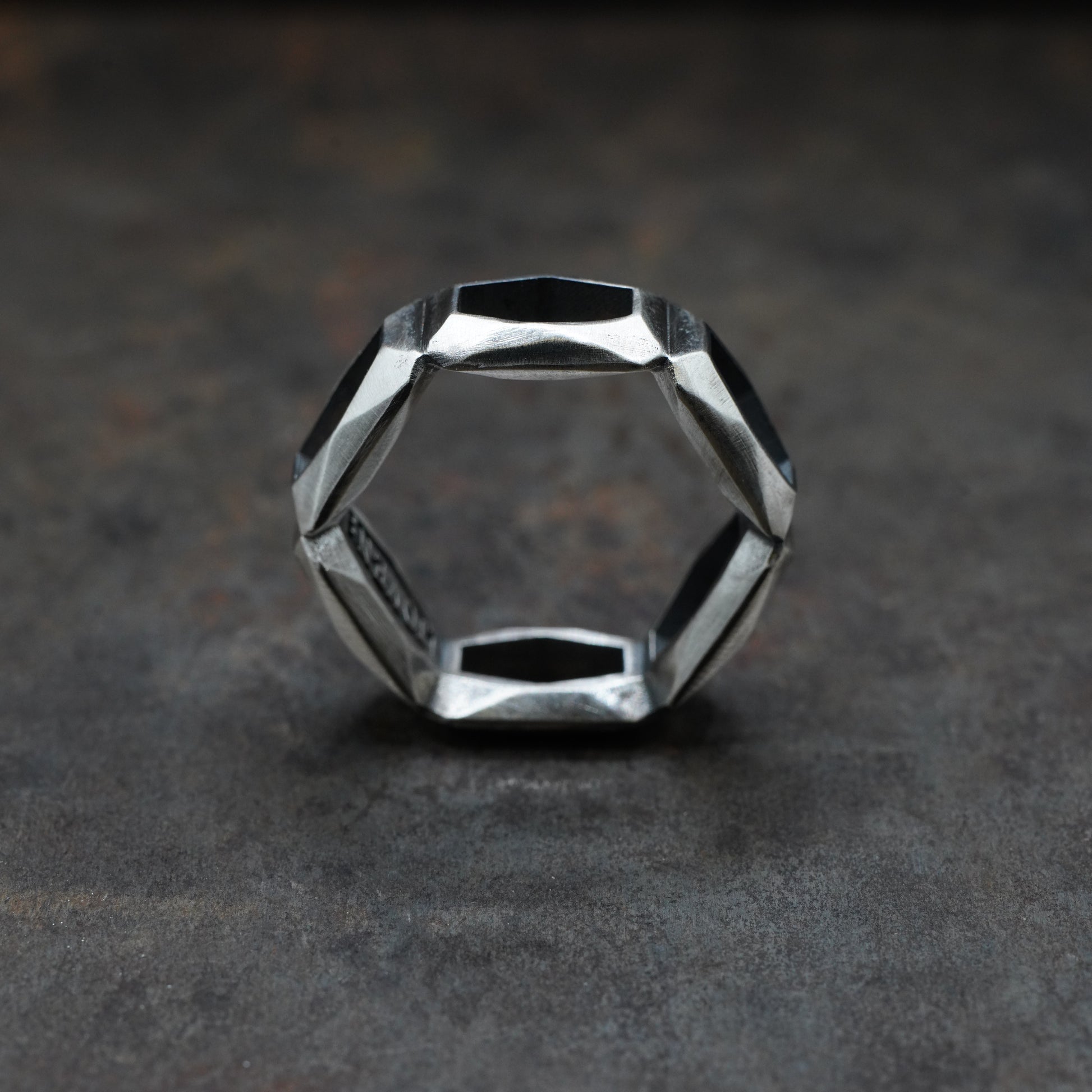 Links- [C-EmeraldCut, SV , Ring]