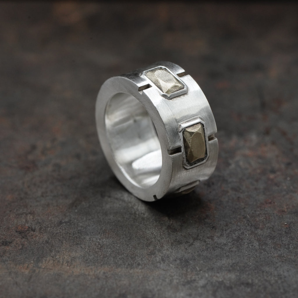 HvyBand - [Emerald, 3stone, BS, Ring]