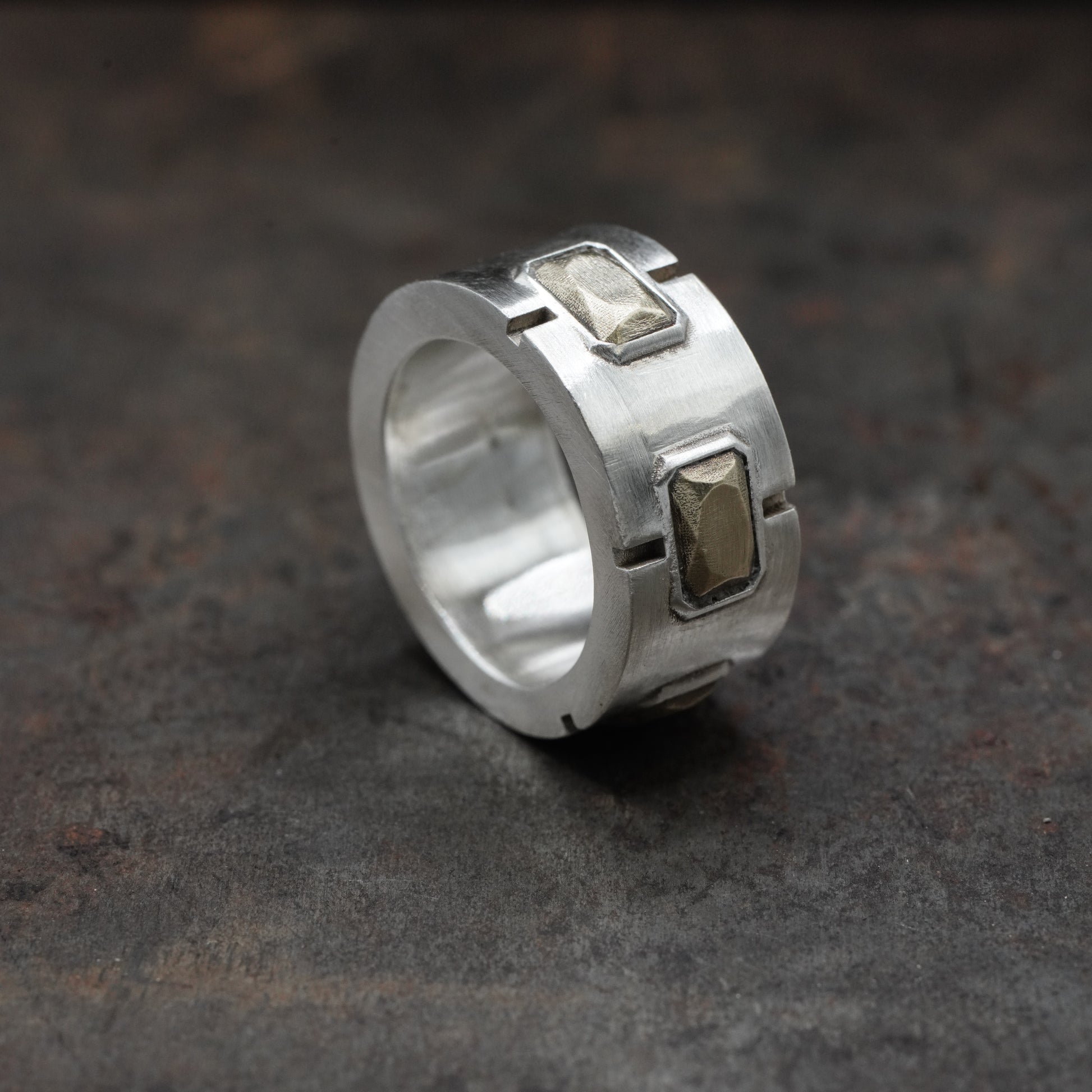 HvyBand - [Emerald, 3stone, BS, Ring]