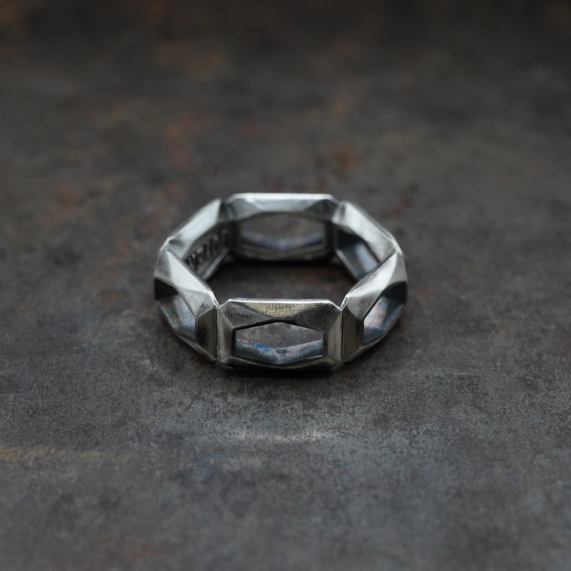 Links- [C-EmeraldCut, SV , Ring]