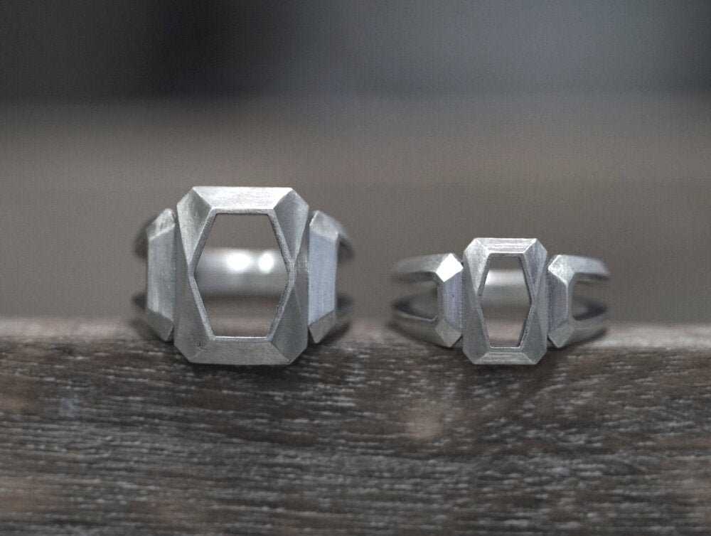 Links- [L-EmeraldCut, SV , Ring]